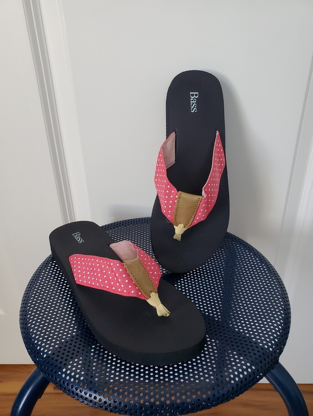 G.H. Bass & Co. Flip Flops - Pink/Blue